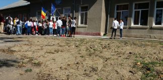 Cum este școala românească: Multă birocrație, materie încărcată, lipsesc dotările – sondaj IRES
