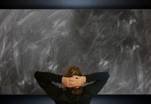 Profesoară de matematică: ”Învățământul românesc este ținut cu bocancul pe grumaz de mult timp”