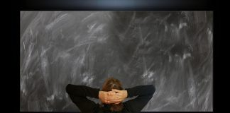 Profesoară de matematică: ”Învățământul românesc este ținut cu bocancul pe grumaz de mult timp”