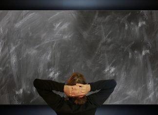 Profesoară de matematică: ”Învățământul românesc este ținut cu bocancul pe grumaz de mult timp”