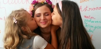 Andrada Sorca, învățătoarea care adună poveștile din clasă în Jurnal de școală: ”Frau, n-ai putea să faci un vlog cu lecţia şi să învăţăm acasă?”