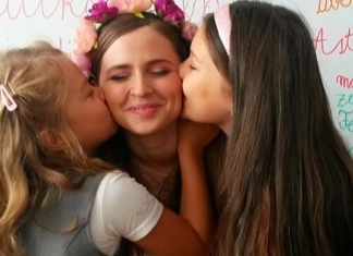 Andrada Sorca, învățătoarea care adună poveștile din clasă în Jurnal de școală: ”Frau, n-ai putea să faci un vlog cu lecţia şi să învăţăm acasă?”