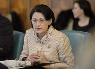 Ecaterina Andronescu, așteptată luni în Parlament la o dezbatere despre schimbările din educație