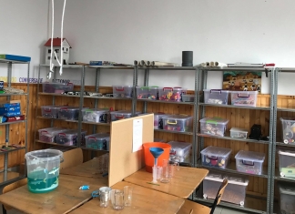 Într-un sat mic din Sibiu: Școală cu ludotecă și atelier de învățare prin explorare. Elevii de clasa a IV-a au și Ceainărie literară