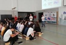 ”Be Cool-Gândește înainte”. Curs de educație rutieră pentru elevii din Cluj, susținut de piloţii unei echipe de raliuri