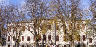 Cazul învățătorului care a corectat cuvântul ”patinoar” cu ”patinuar”. Ce spune directorul școlii