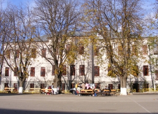 Cazul învățătorului care a corectat cuvântul ”patinoar” cu ”patinuar”. Ce spune directorul școlii