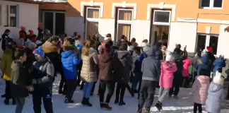 Școala unde elevii și profesorii dansează Zumba în fiecare dimineață și în pauze: ”Ne bucurăm împreună într-un mod unic”