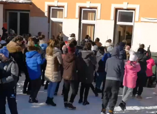 Școala unde elevii și profesorii dansează Zumba în fiecare dimineață și în pauze: ”Ne bucurăm împreună într-un mod unic”