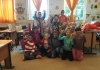 O zi fără teme în clasa învățătoarei care crede că ”un dascăl încruntat este un dascăl urât”: ”Elevii mei vin cu plăcere la școală”