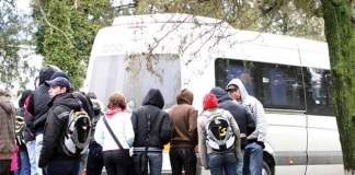 Elevii acuză nerespectarea prevederilor legale privind acordarea reducerilor și decontarea costurilor de transport. Ce solicită