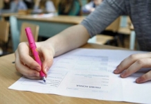 Eroare la Simularea Evaluării Naționale. Elevii unei școli din Bacău au primit la Matematică subiectele de anul trecut