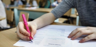 Eroare la Simularea Evaluării Naționale. Elevii unei școli din Bacău au primit la Matematică subiectele de anul trecut