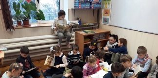 La școala din Valea Lupului, în fiecare zi, timp de 15 minute, toată lumea citește: elevi, profesori, femei de serviciu, vizitatori