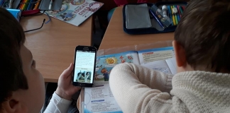 Când copiii învață cu ajutorul tehnologiei: ”Este o învățare eficientă și plăcerea lor este mare”