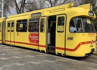 O călătorie cu elevii de la Șincai în tramvaiul galben: Cărți, muzică și mult gust… de poezie