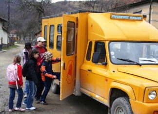 Elevii cer Guvernului să retragă proiectul de ordonanță de urgență care îi privează de reduceri la transport