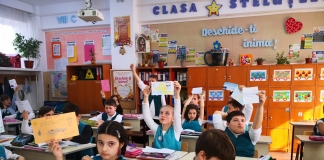 O zi dedicată lecturii, în clasa învățătoarei Geanina Spiriduș: Elevii au citit ce le place și au scris ”Cartea clasei”