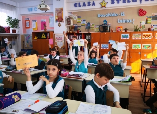 O zi dedicată lecturii, în clasa învățătoarei Geanina Spiriduș: Elevii au citit ce le place și au scris ”Cartea clasei”