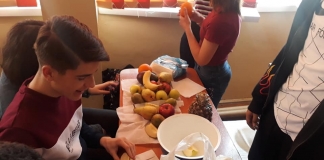 Lecția unui profesor de muzică din Timișoara: Elevii au făcut salată de fructe pe muzica lui Beethoven