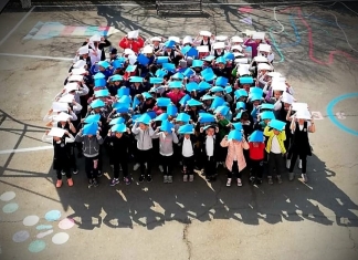 Joc și culoare la o școală din Zalău. Cum au transformat profesorii și părinții curtea școlii într-un spațiu mai prietenos FOTO&VIDEO