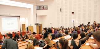 Raportul studenților: Planurile de învățământ nu sunt adaptate la piața muncii, propaganda politică este încă prezentă în universități
