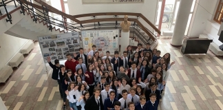 Elevii de clasa a VIII-a de la o școală din Galați renunță la ”ținutele sofisticate” de banchet pentru a ajuta copiii săraci