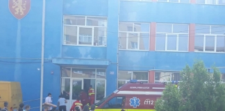 Copil rănit la o şcoală din Sebeş după ce o bucată de tencuială s-a prăbușit peste el