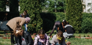 #eusuntdeIMPACT. Elevii sărbătoresc altfel ziua de 1 iunie: Acțiuni de ecologizare și amenajarea spațiilor din exteriorul școlilor