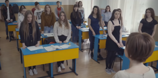 Claudia Chiru, despre clipul ”Fără apărare”: ”Acest scurtmetraj nu mă reprezintă. Când intru în clasă, nu se ridică nici tata-mare în picioare”