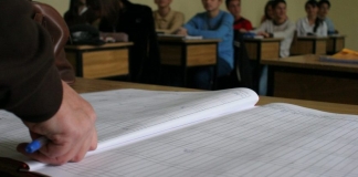 Profesorii cu vechime își vor putea reduce numărul de ore fără diminuarea salariului – decizie în Parlament