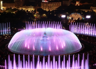 Simfonia Apei, la a doua ediție: Spectacol de apă, muzică și lumini la Fântânile Urbane din Piața Unirii