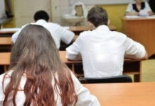 Profesoara care a pus o elevă de clasa a V-a să se tundă în fața clasei, sancționată