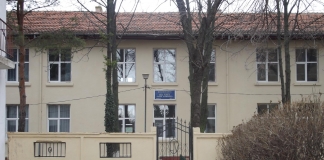 Un fost elev din Olt a dat în judecată liceul la care a învățat și a câștigat. Ce a obținut