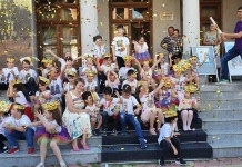 O imagine a prieteniei, la sfârșit de an școlar. Cum și-a surprins învățătoarea Adriana Lefter elevii de clasa I