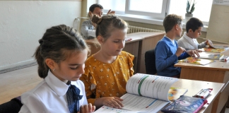 Evaluarea națională de la clasa a II-a începe marți, 12 mai. Elevii vor susține testele în timpul orelor de curs. Durata fiecărui test: 45 de minute