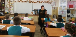 O generație în două fotografii și emoțiile unei învățătoare pentru elevii săi, aflați în fața primului examen