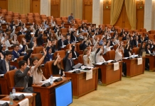 Elevi de la trei licee din București au fost parlamentari pentru o zi: au dezbătut și votat proiecte în ședința de plen