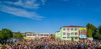 Primul festival din curtea școlii: O poveste ”cool” creată de elevi și lecții de viață cu o profă de Biologie care crede în schimbare