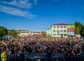 Primul festival din curtea școlii: O poveste ”cool” creată de elevi și lecții de viață cu o profă de Biologie care crede în schimbare