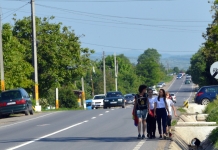 O călătorie pentru educație. Raluca Ciulei merge pe jos 1200 de kilometri: ”Trebuie să investim în educație, este prea multă ignoranță”