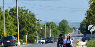 O călătorie pentru educație. Raluca Ciulei merge pe jos 1200 de kilometri: ”Trebuie să investim în educație, este prea multă ignoranță”