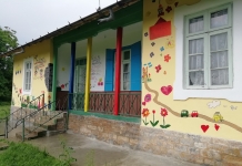 Grădinița pictată din Răducăneni. O casă veche de peste 100 de ani, în care a locuit fondatorul școlii din sat