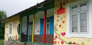 Grădinița pictată din Răducăneni. O casă veche de peste 100 de ani, în care a locuit fondatorul școlii din sat