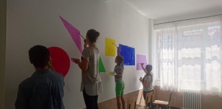 Copiii își doresc o școală colorată! Un proiect de vacanță, realizat de elevii Școlii nr. 2 din Hunedoara FOTO