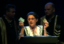 Gestul Ecaterinei Andronescu, în fața absolvenților de la Politehnică: A mototolit și călcat în picioare două bancnote VIDEO