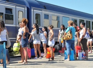 Teodorovici vrea transport gratuit cu trenul doar pentru studenții fără restanţe. Întâlnire la Guvern cu liderii ANOSR
