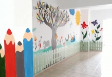 O școală mai veselă și colorată pentru copiii romi din Valea Cetățuia. Profesorii s-au alăturat campaniei inițiate de Anca Tîrcă FOTO