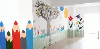O școală mai veselă și colorată pentru copiii romi din Valea Cetățuia. Profesorii s-au alăturat campaniei inițiate de Anca Tîrcă FOTO