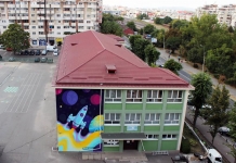 Un început de an mai colorat: Picturi murale, realizate de artiștii urbani la o școală din Pitești FOTO